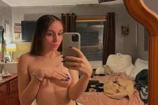 Hey daddy come see me baby.I'm ready to have fun Let's have a good time😍 - Image 1